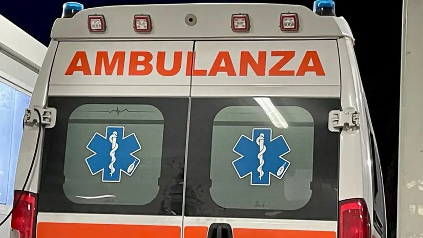 Un'ambulanza (foto d'archivio)