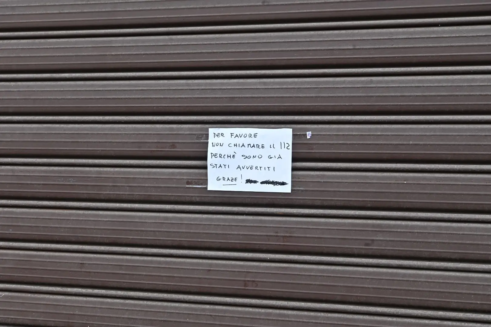 La spaccata nel negozio di telefonia di viale Piave