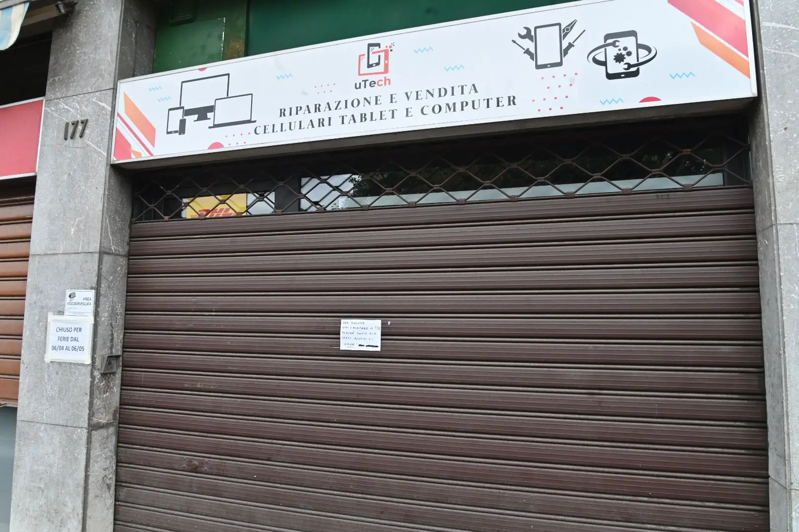 La spaccata nel negozio di telefonia di viale Piave