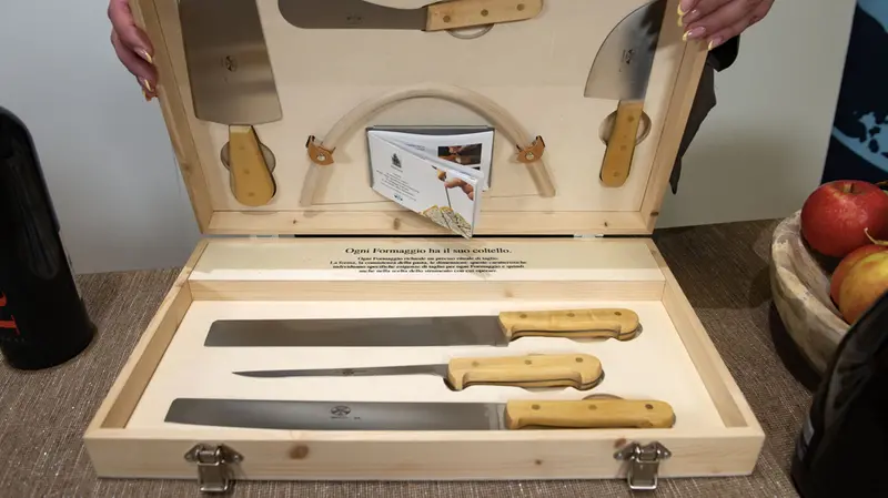 Coltelli e accessori per lievitati di Coltelleria Berti - Foto New Reporter Papetti © www.giornaledibrescia.it