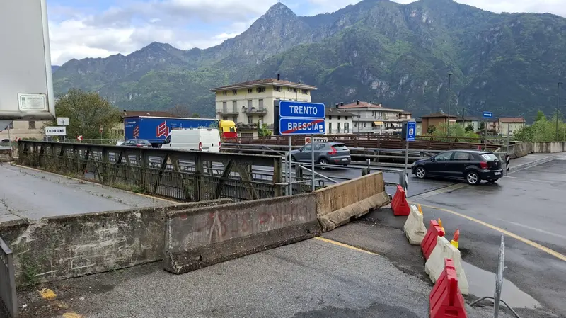Il ponte comunale, mai davvero entrato in funzione