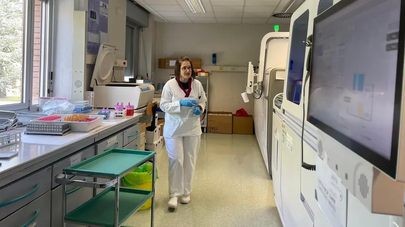 Il laboratorio di analisi dei campioni di sangue