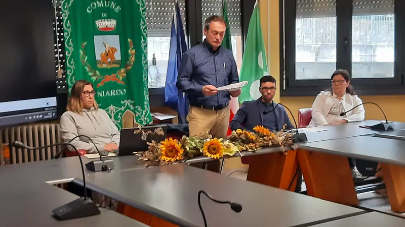 Il sindaco in sala consiliare alza la voce - © www.giornaledibrescia.it