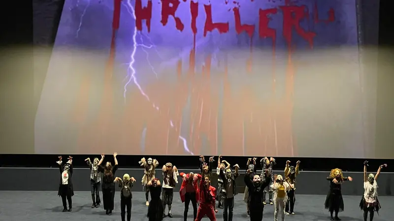 Il flash mob alla Oz per il film su Michael Jackson