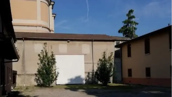 L'edificio da demolire - © www.giornaledibrescia.it