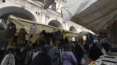 Il mercato del sabato in centro - © www.giornaledibrescia.it