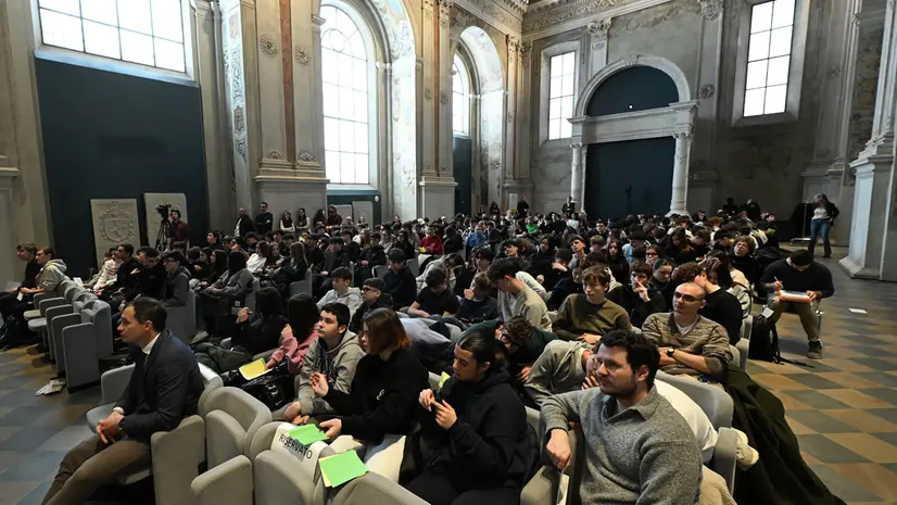 Tra i partecipanti alla sessione plenaria c'erano anche alcune classi del liceo Luzzago - Foto New Reporter Favretto © www.giornaledibrescia.it