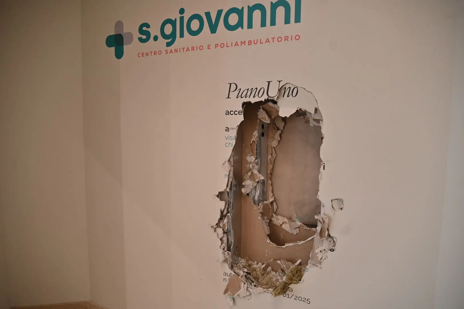 Il furto all'Italmark di via Cefalonia