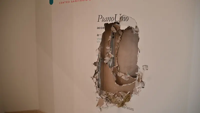 Il furto all'Italmark di via Cefalonia