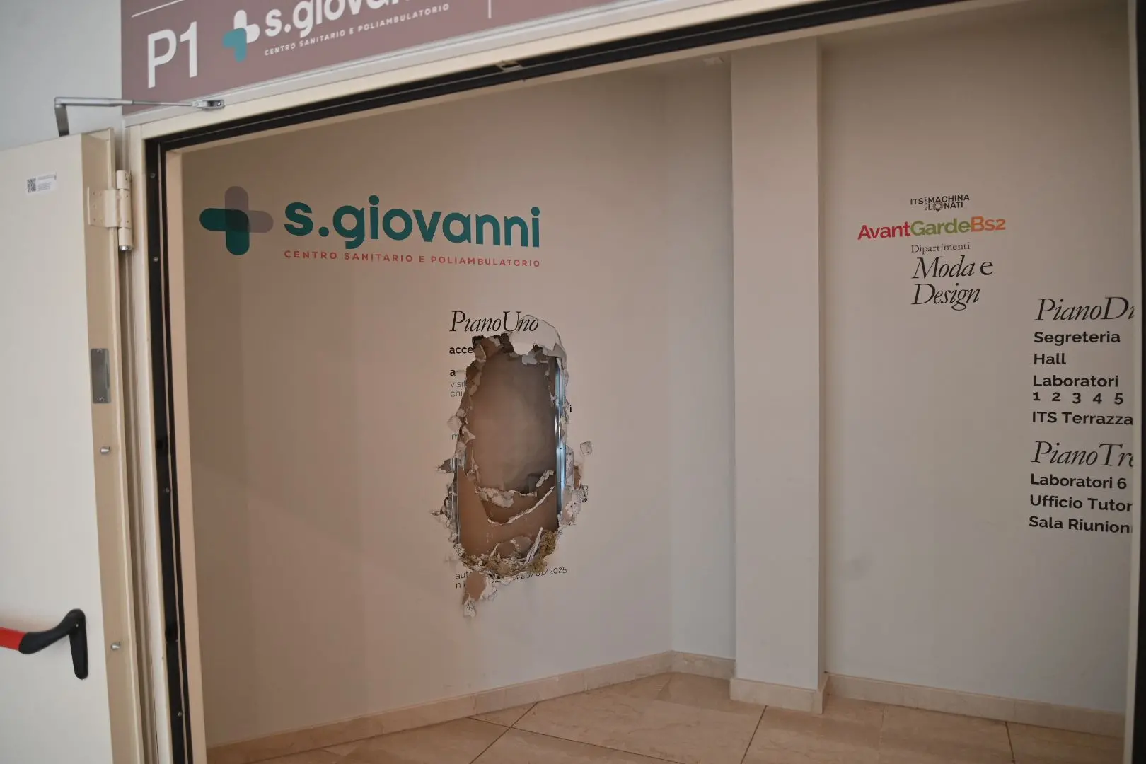 Il furto all'Italmark di via Cefalonia