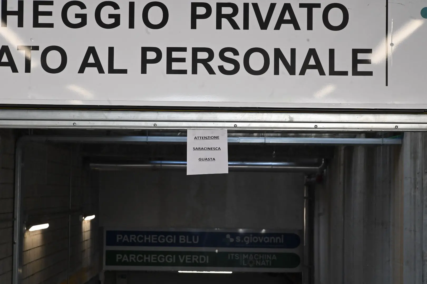 Il furto all'Italmark di via Cefalonia