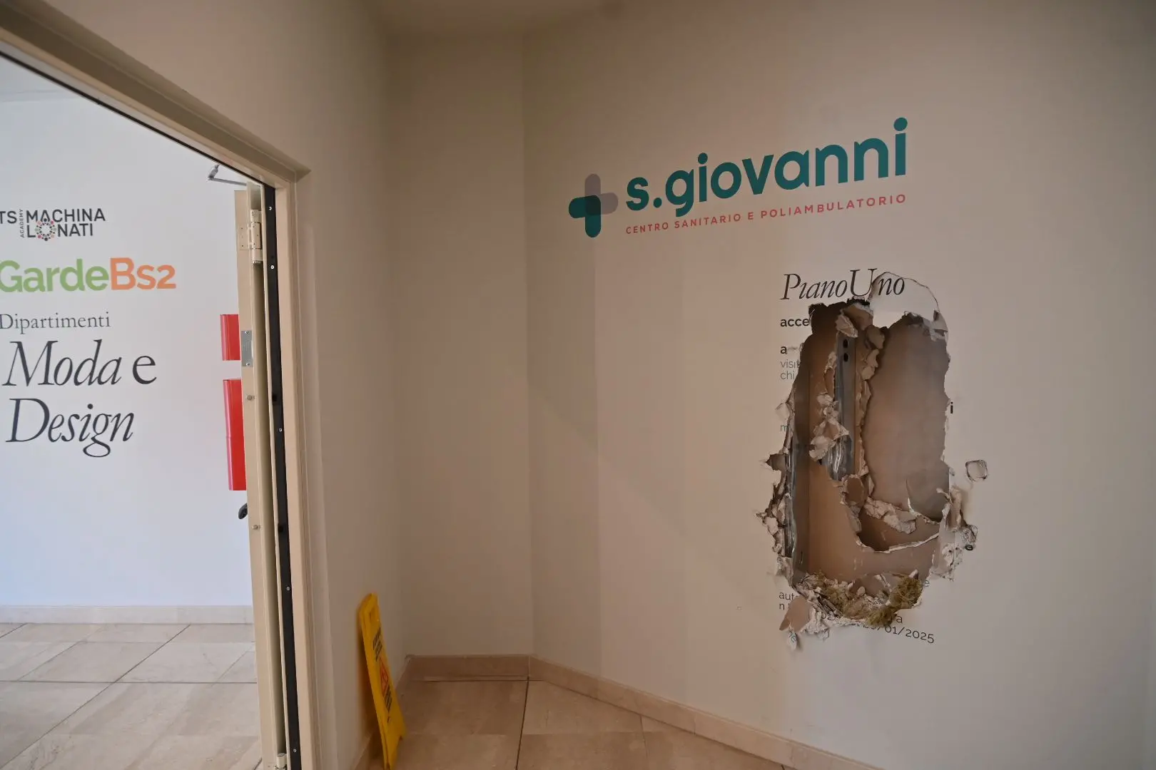 Il furto all'Italmark di via Cefalonia