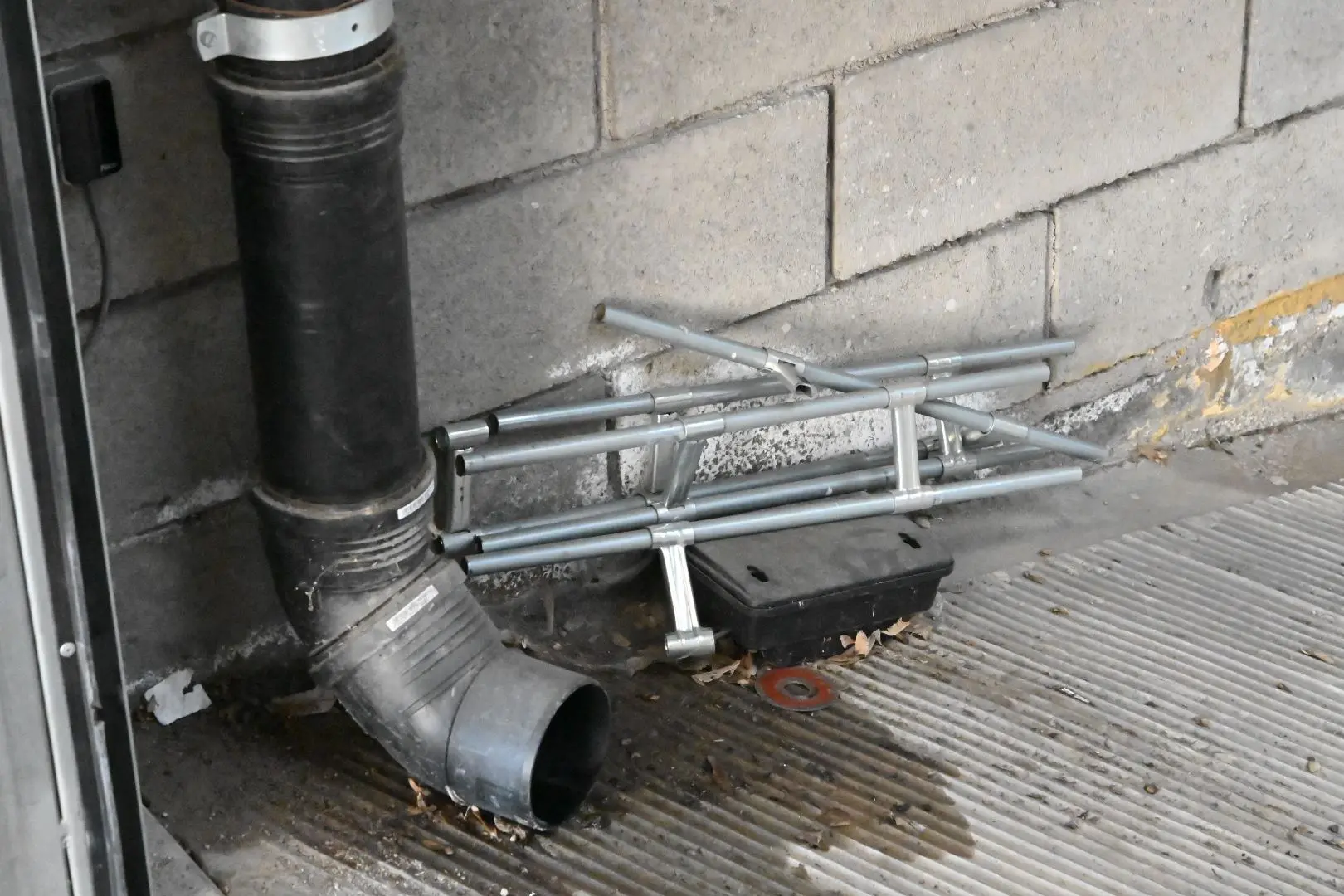 Il furto all'Italmark di via Cefalonia