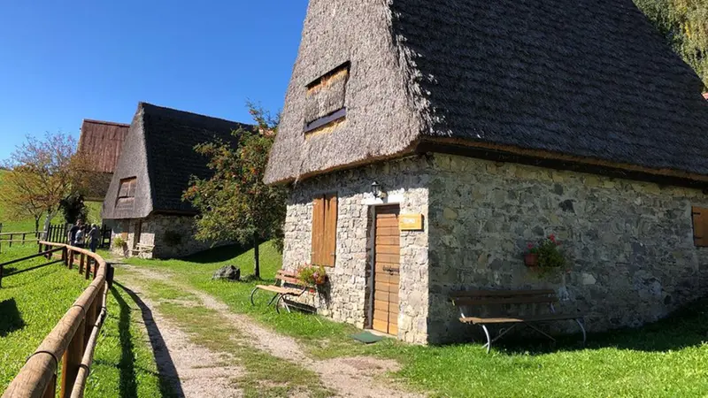 I fienili di Cima Rest - Foto MilleMonti © www.visitvalvestino.it