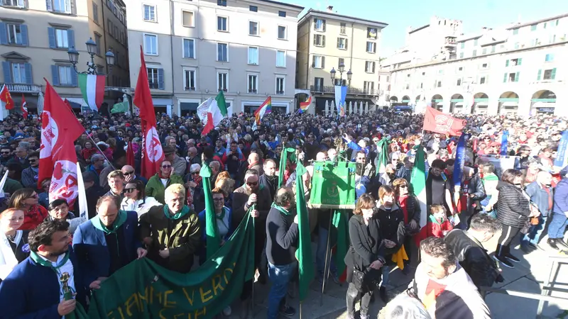 La celebrazione del 25 aprile in piazza Loggia - © www.giornaledibrescia.it