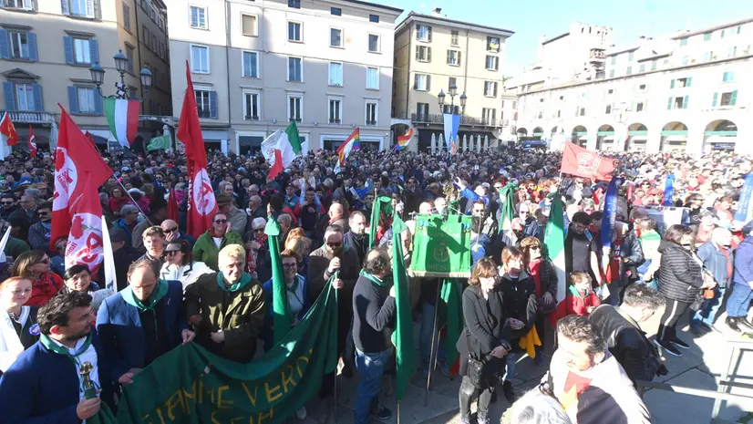La celebrazione del 25 aprile in piazza Loggia - © www.giornaledibrescia.it