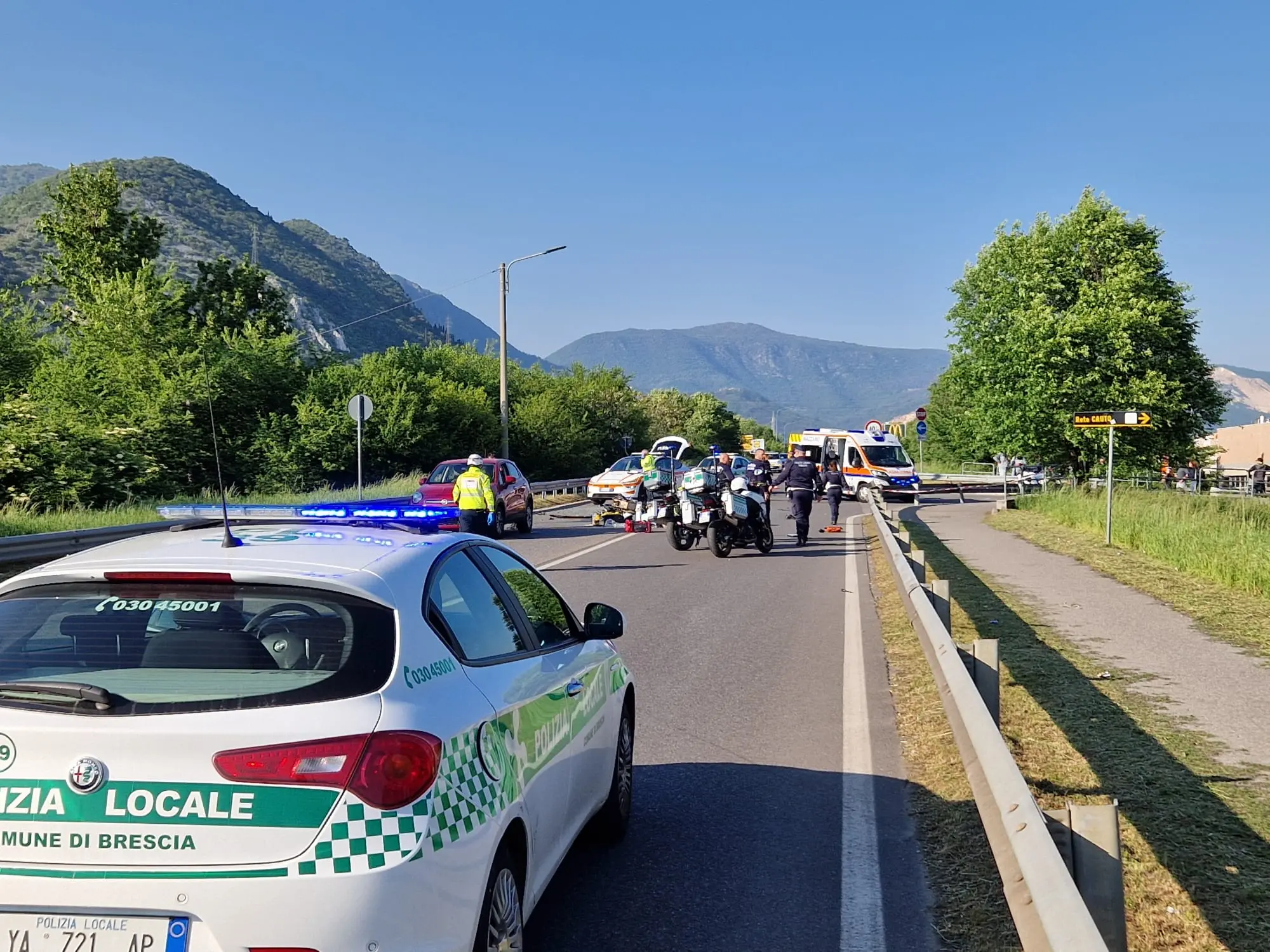 L'incidente tra auto e moto su via Serenissima