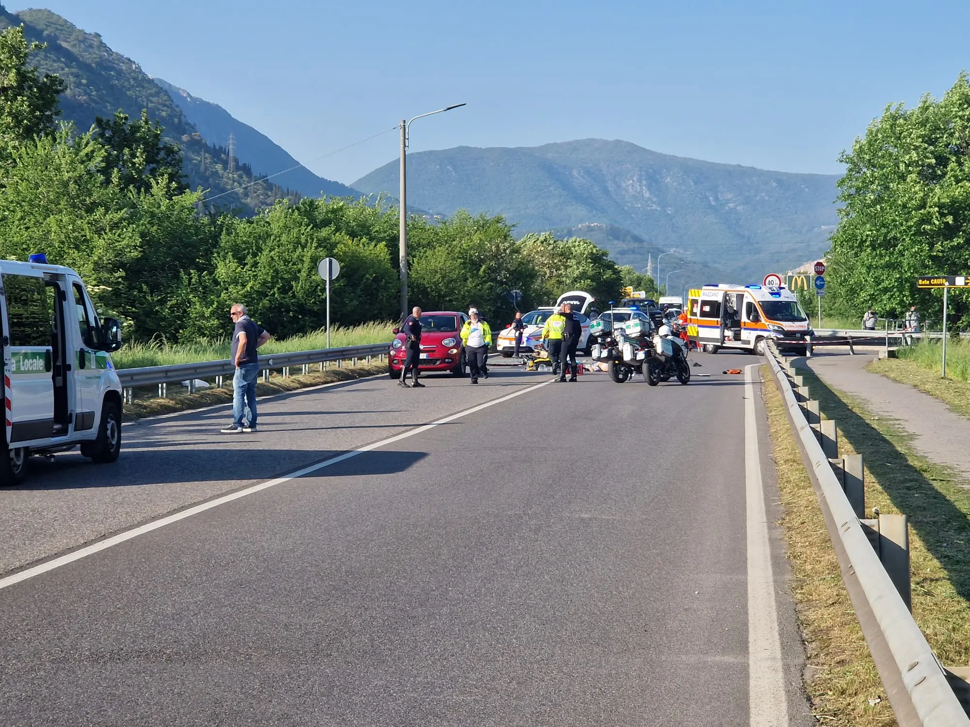 L'incidente tra auto e moto su via Serenissima