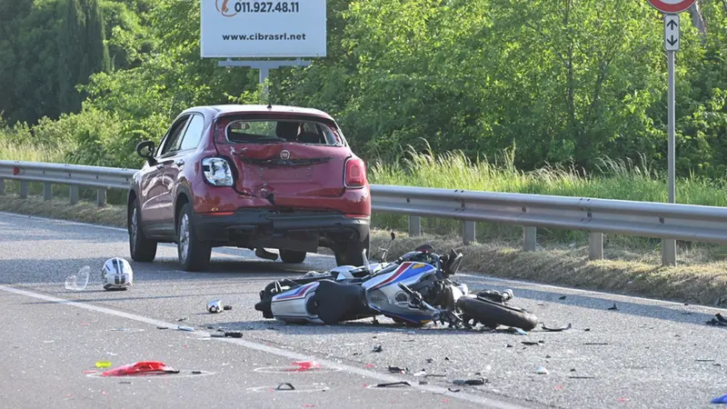L'incidente tra auto e moto su via Serenissima