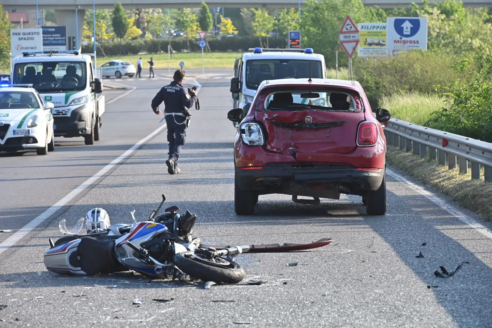L'incidente tra auto e moto su via Serenissima
