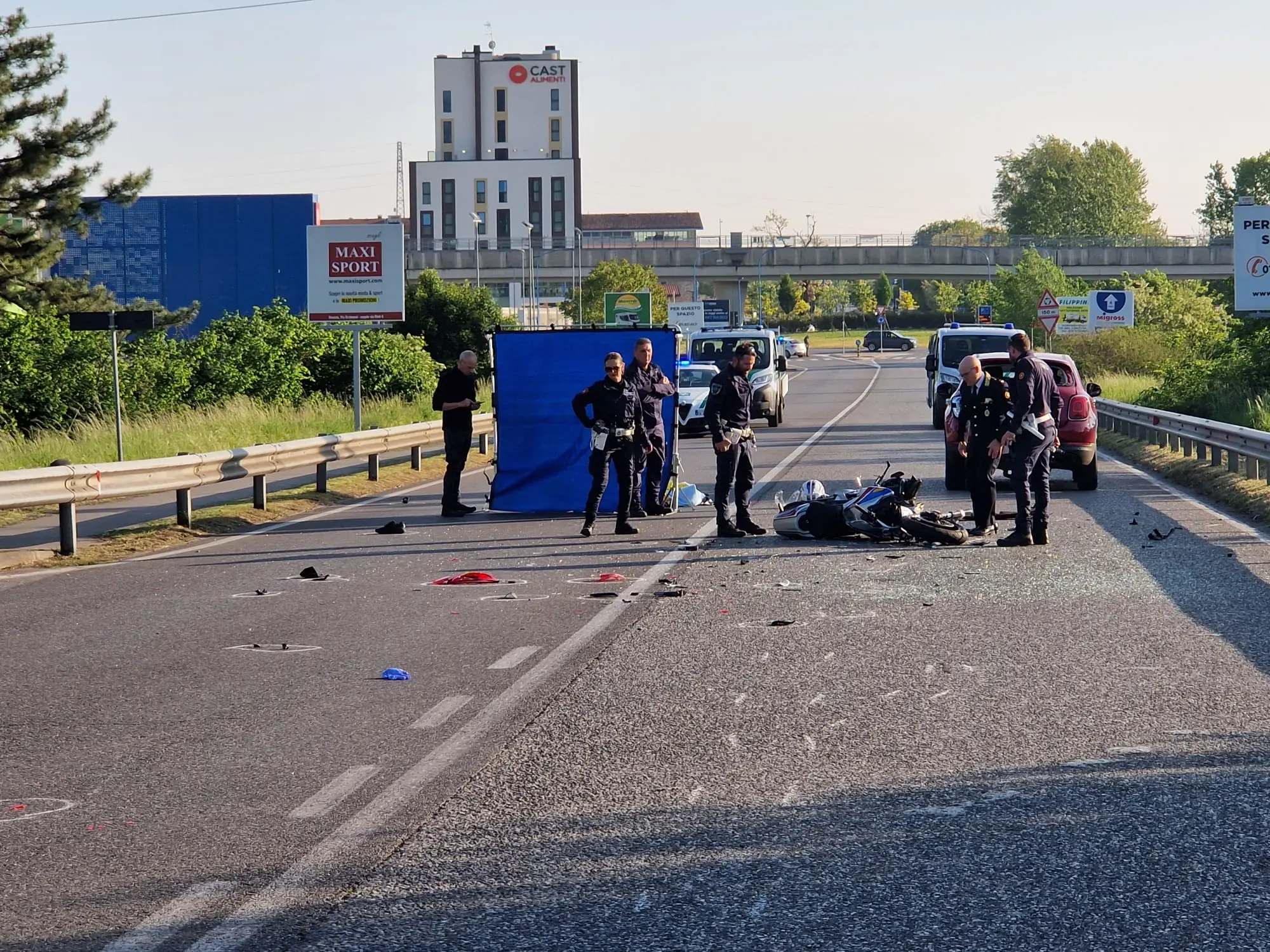 L'incidente tra auto e moto su via Serenissima