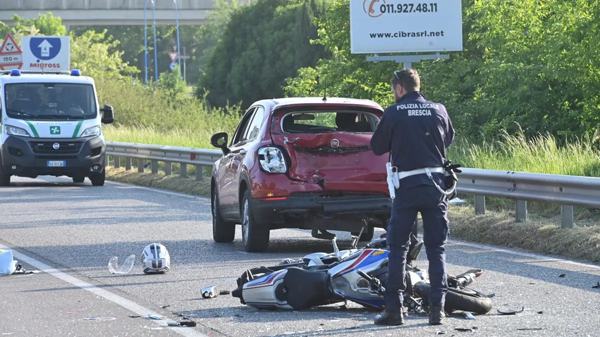 Scontro tra auto e moto in via Serenissima, morto un uomo | Giornale di ...