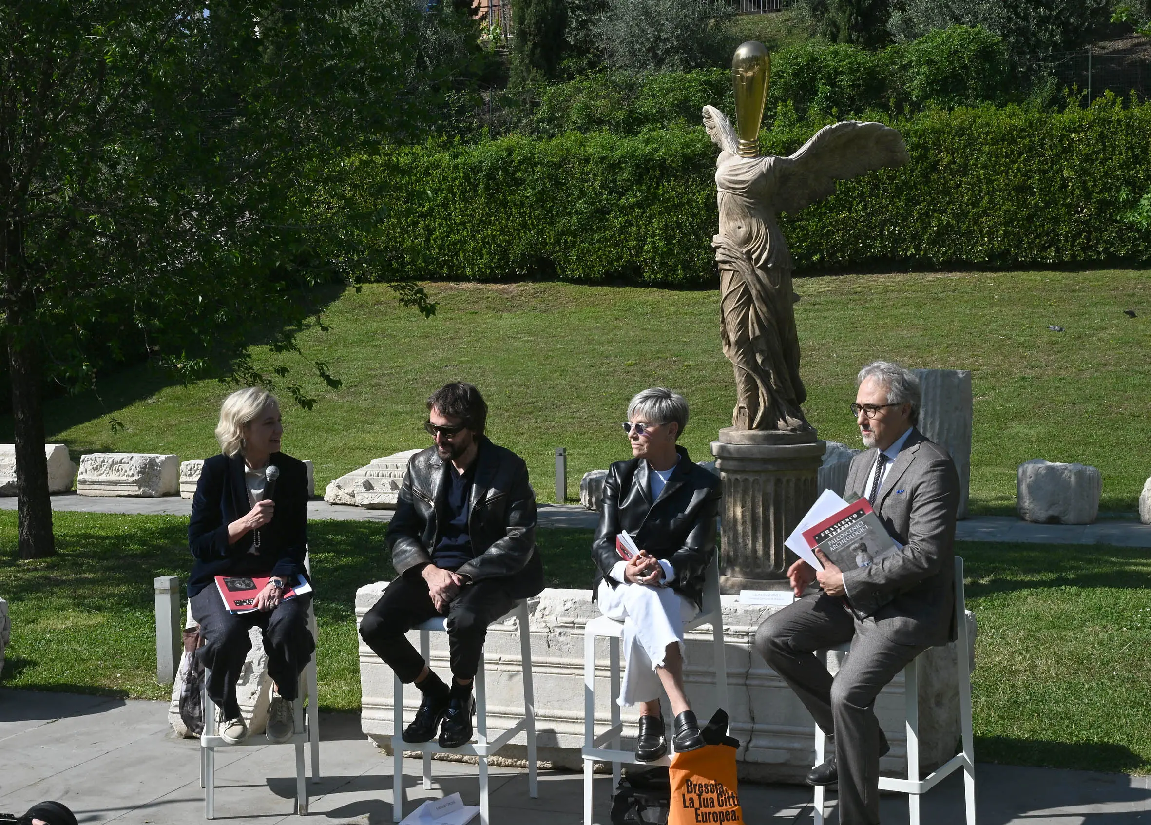 La Nike Metafisica di Vezzoli al Parco delle Sculture