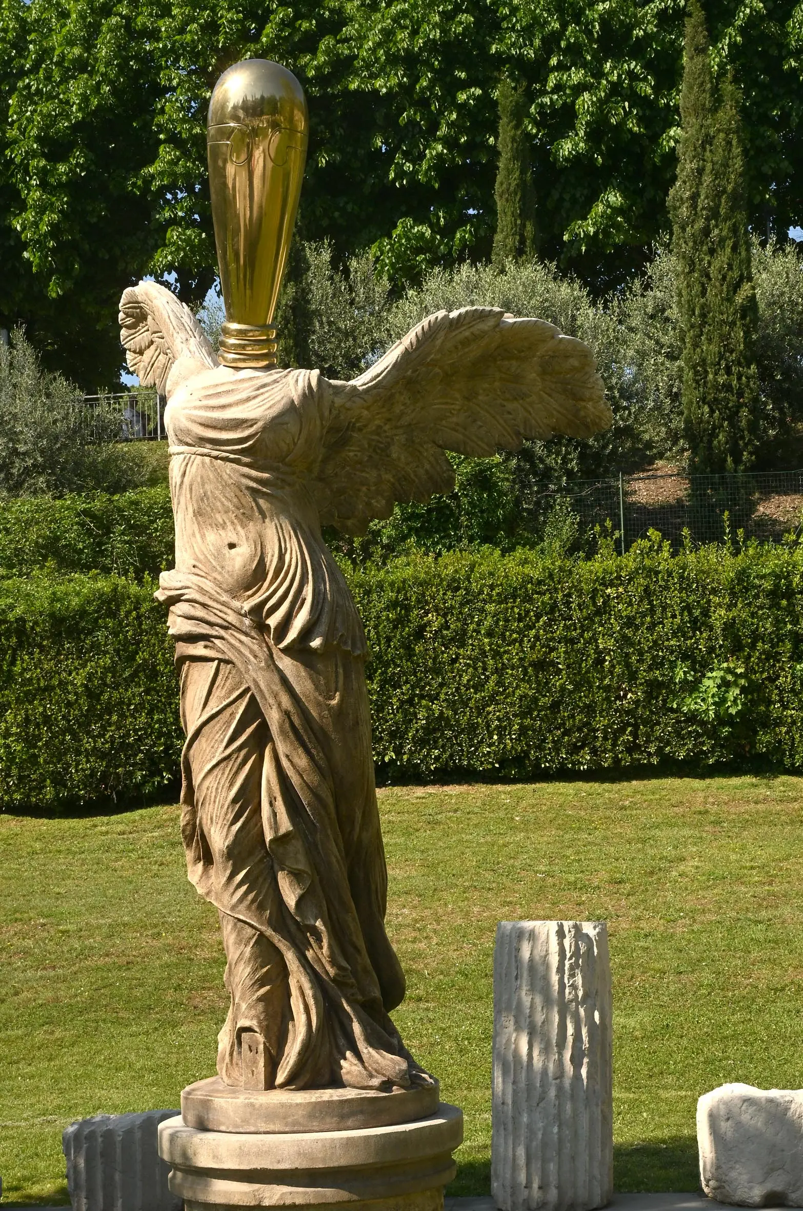 La Nike Metafisica di Vezzoli al Parco delle Sculture