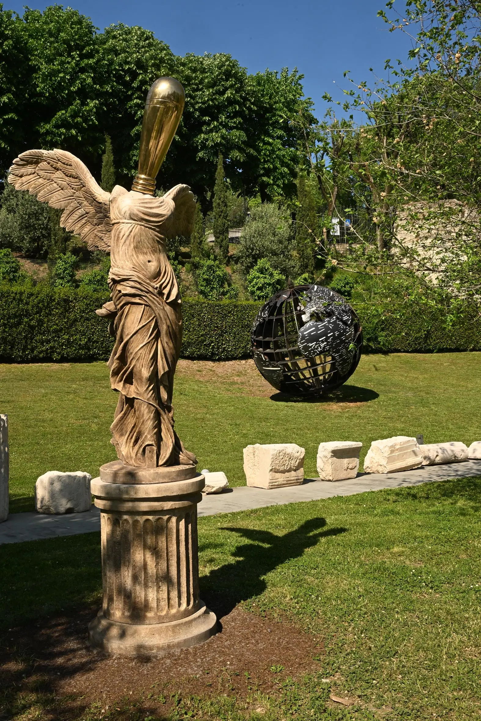 La Nike Metafisica di Vezzoli al Parco delle Sculture