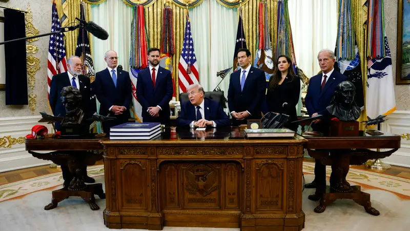 Il presidente Donald Trump con gli inviati libanesi e israeliani alla Casa Bianca - Foto Ansa © www.giornaledibrescia.it