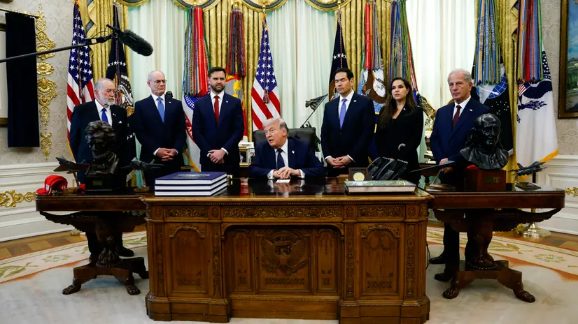 Il presidente Donald Trump con gli inviati libanesi e israeliani alla Casa Bianca - Foto Ansa © www.giornaledibrescia.it