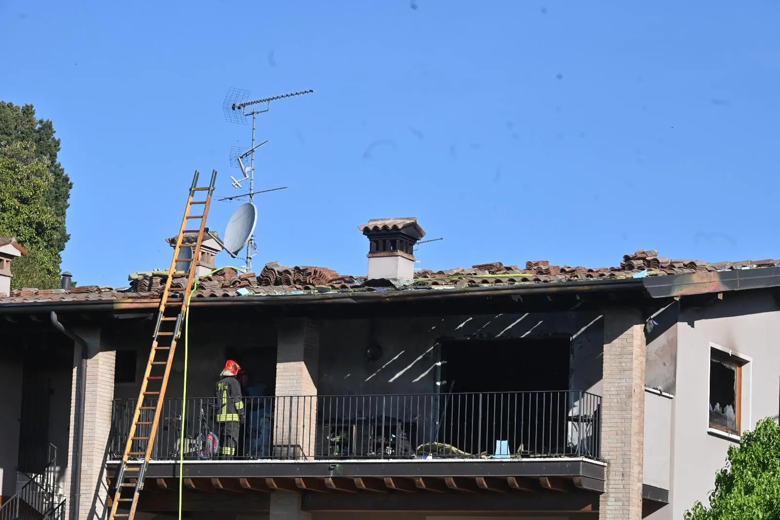 Moniga del Garda, incendio in un appartamento