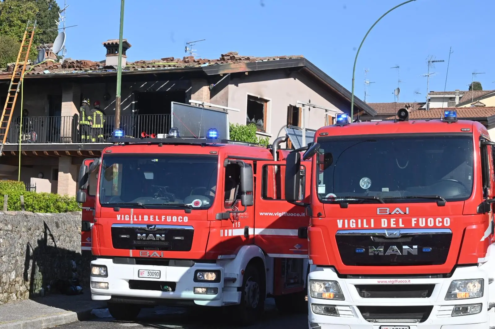 Moniga del Garda, incendio in un appartamento