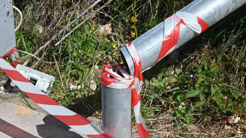L'autovelox divelto tra Polaveno e Iseo