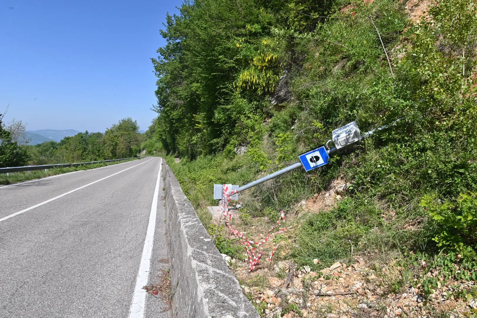 L'autovelox divelto tra Polaveno e Iseo