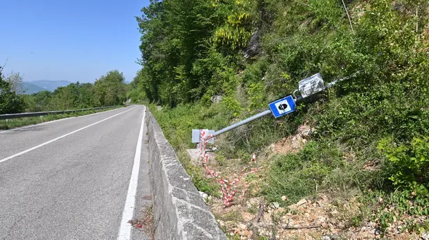 L'autovelox divelto tra Polaveno e Iseo