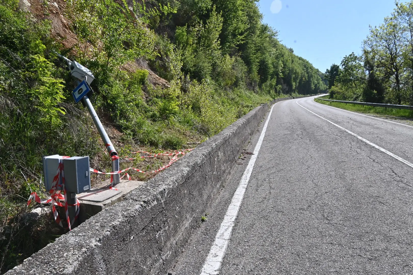 L'autovelox divelto tra Polaveno e Iseo