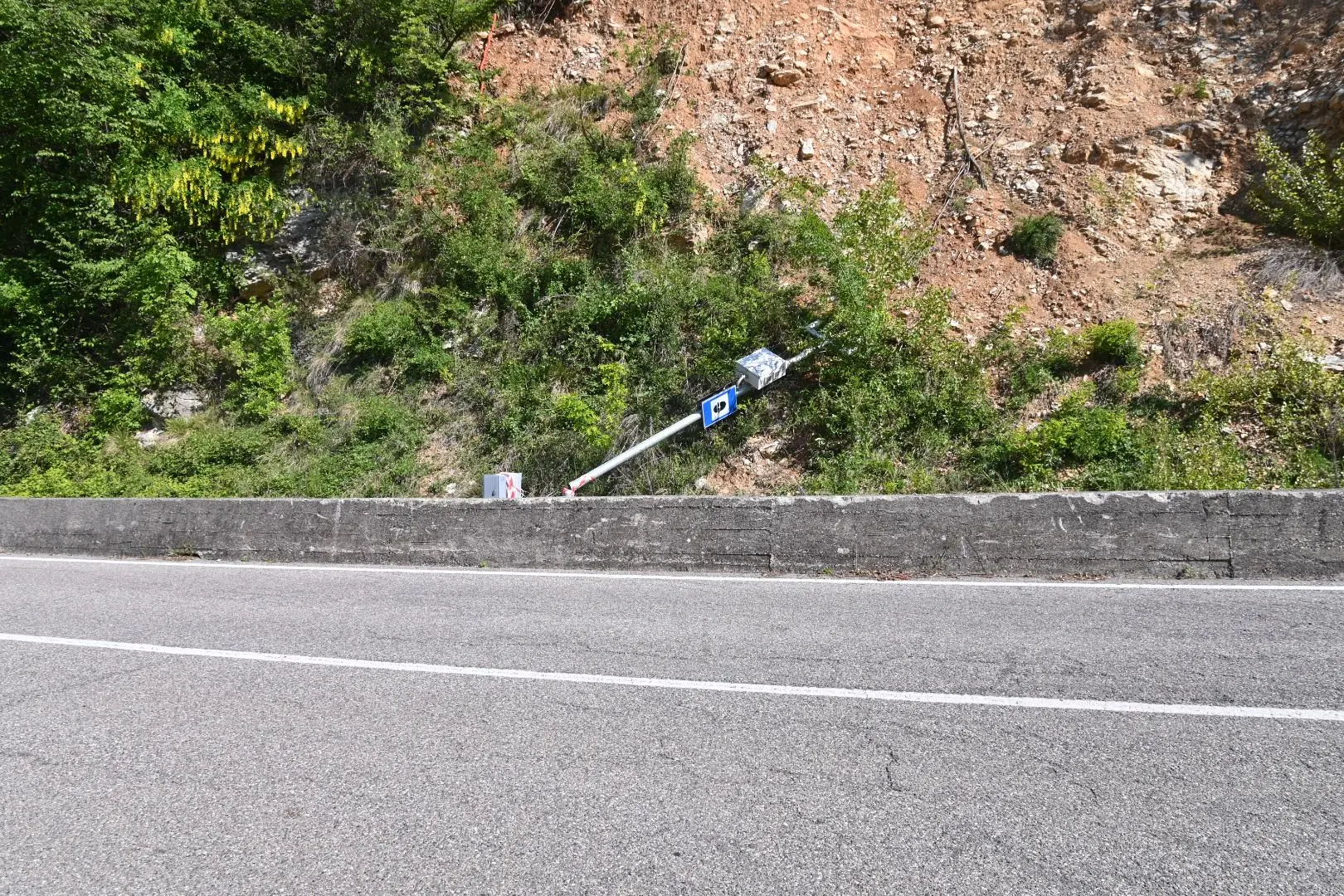 L'autovelox divelto tra Polaveno e Iseo