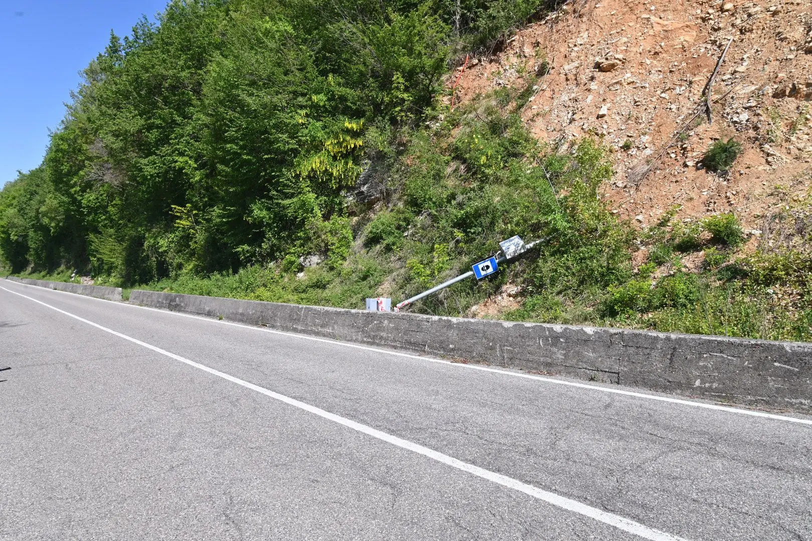 L'autovelox divelto tra Polaveno e Iseo