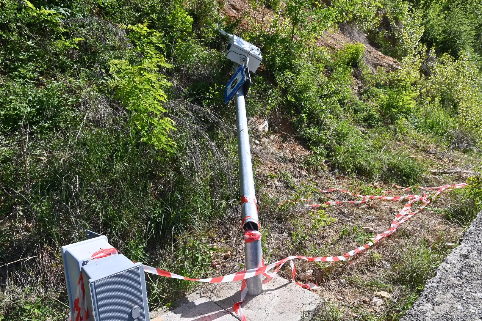 L'autovelox divelto tra Polaveno e Iseo