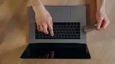 La clonazione di carte di credito è uno dei tanti reati informatici nei quali è possibile incappare