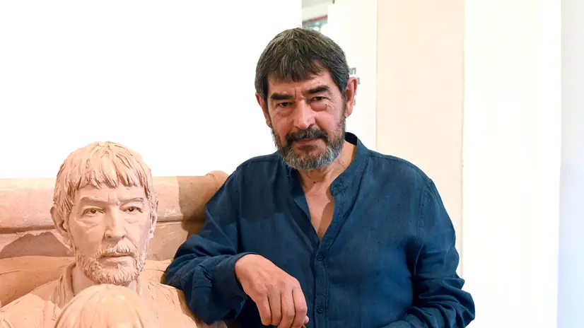 Giuseppe Bergomi accanto ad una sua opera - New Reporter Favretto  © www.giornaledibrescia.it