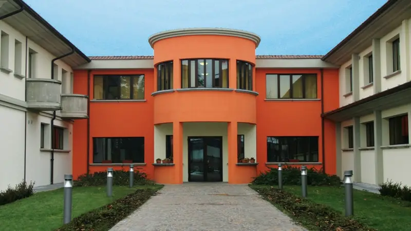 L’ingresso della casa di riposo «Lucini Cantù»