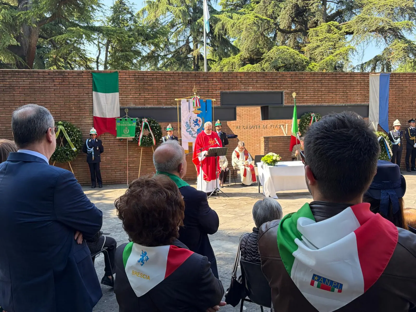 Le cerimonia per il 25 Aprile al cimitero Vantiniano