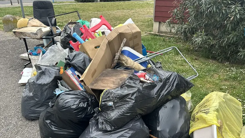 I rifiuti abbandonati - © www.giornaledibrescia.it