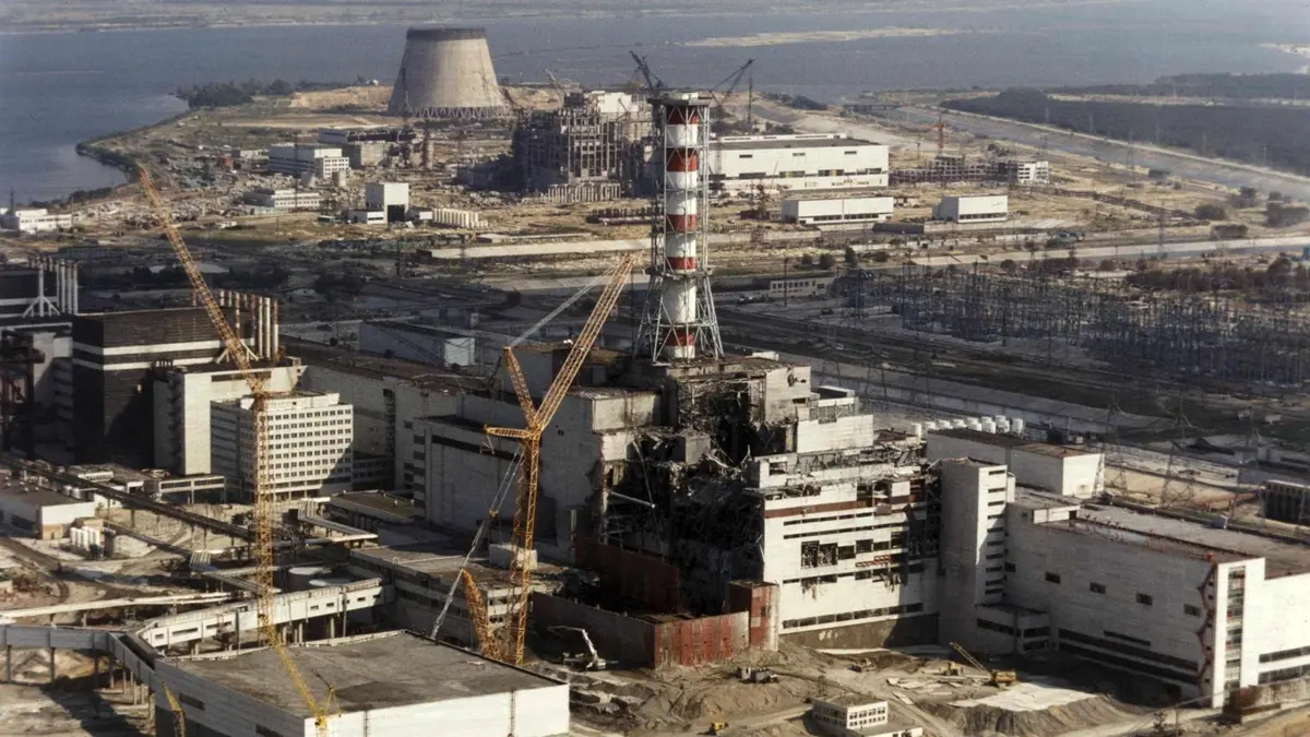 La centrale di Chernobyl dopo l'esplosione - Foto Ansa © www.giornaledibrescia.it