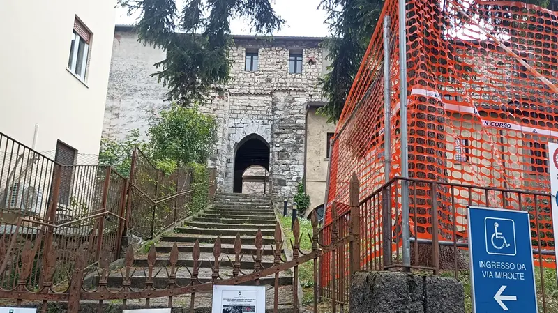 I lavori al Castello Oldofredi - © www.giornaledibrescia.it