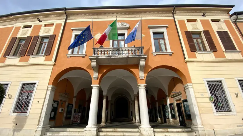 Il municipio di Lonato del Garda - © www.giornaledibrescia.it