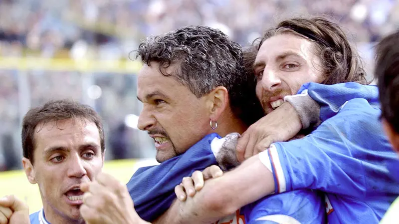 L'esultanza di Baggio e compagni per la vittoria sul Bologna il 5 maggio 2002 che significò salvezza - Foto Newreporter © www.giornaledibrescia.it