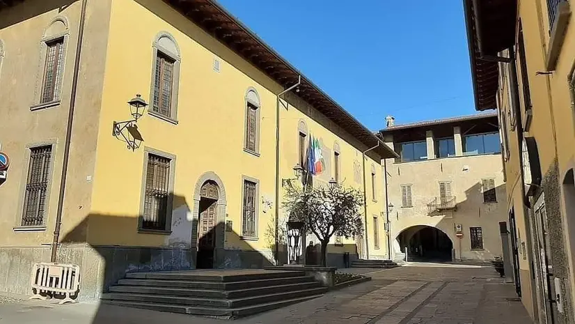 Il municipio di Rovato - © www.giornaledibrescia.it